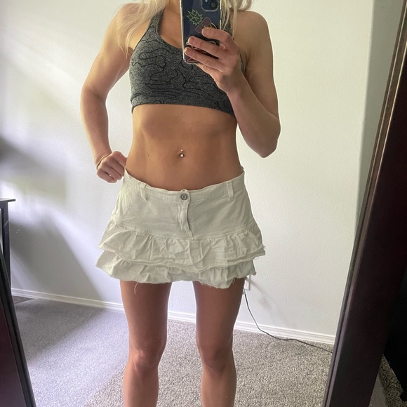 White Ruffle mini-skirt - Picture 4 of 7